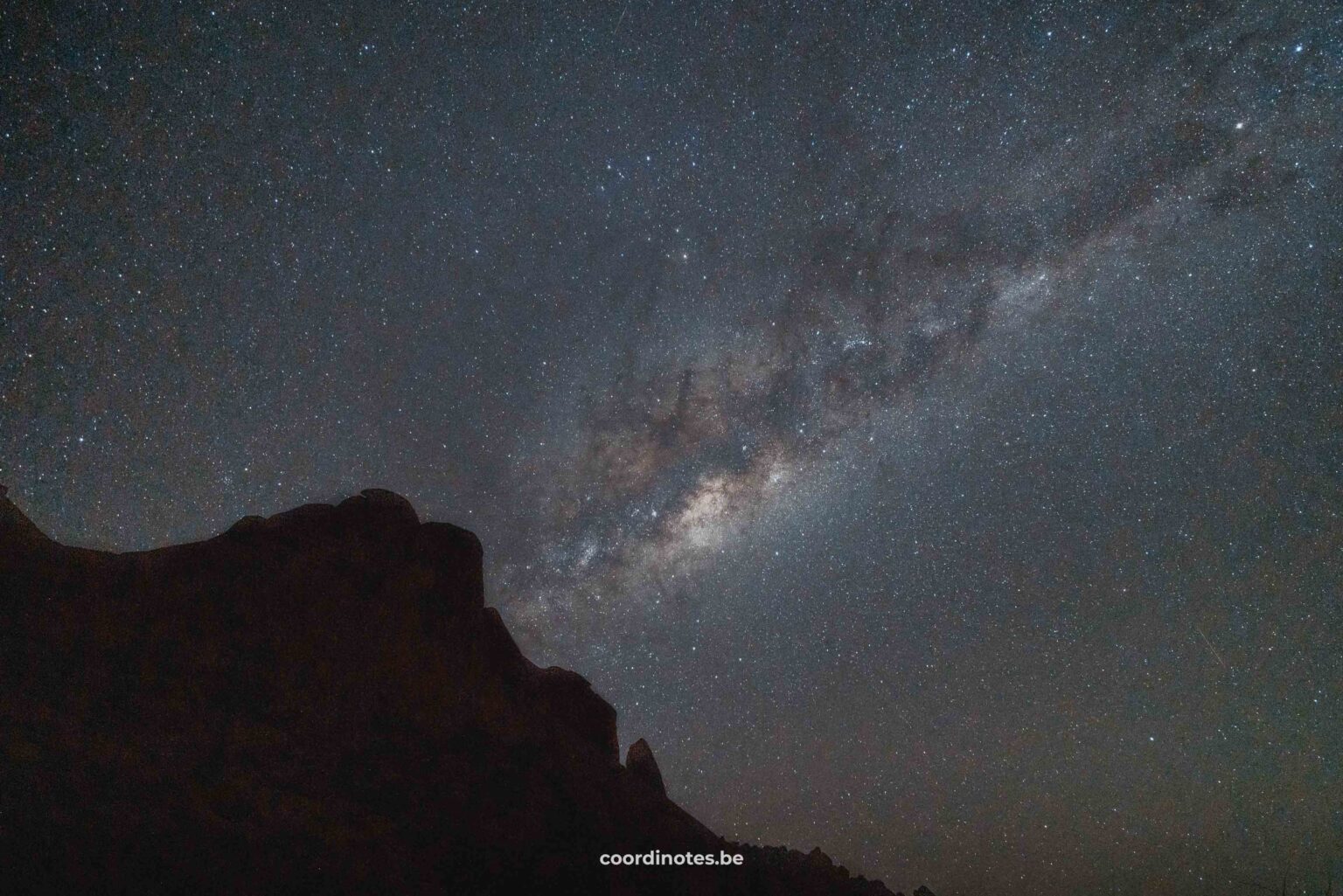 There is hardly any light pollution here, so it is ideal for seeing and photographing the Milky Way at night.
